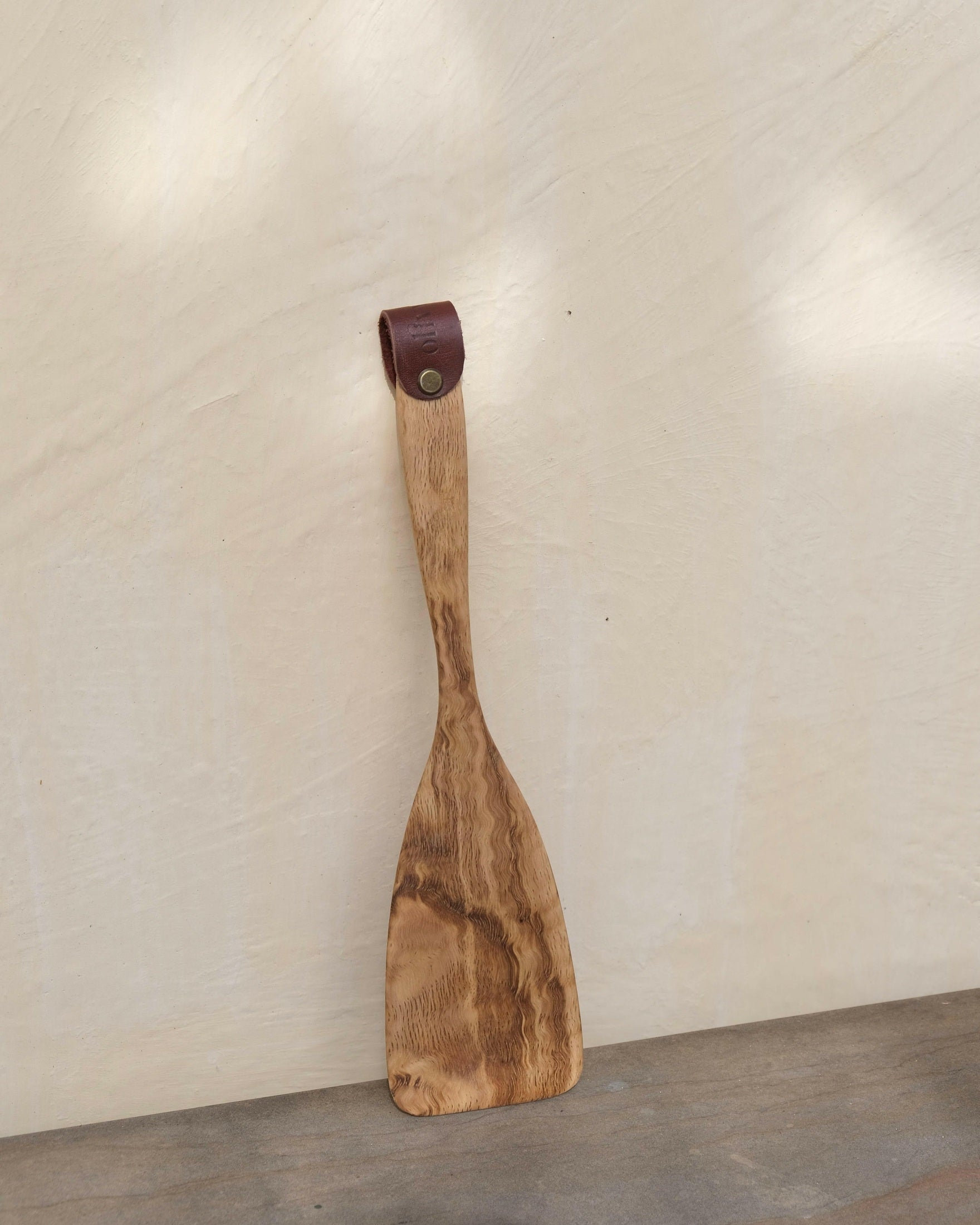 Grand Harvest Spatula by Olivwood Mantra Living