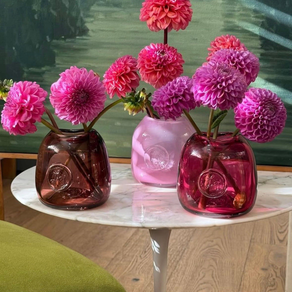 MANTRA LIVING Casa LV Dahlia vases in pink and purple glass with fresh dahlia flowers on a marble side table