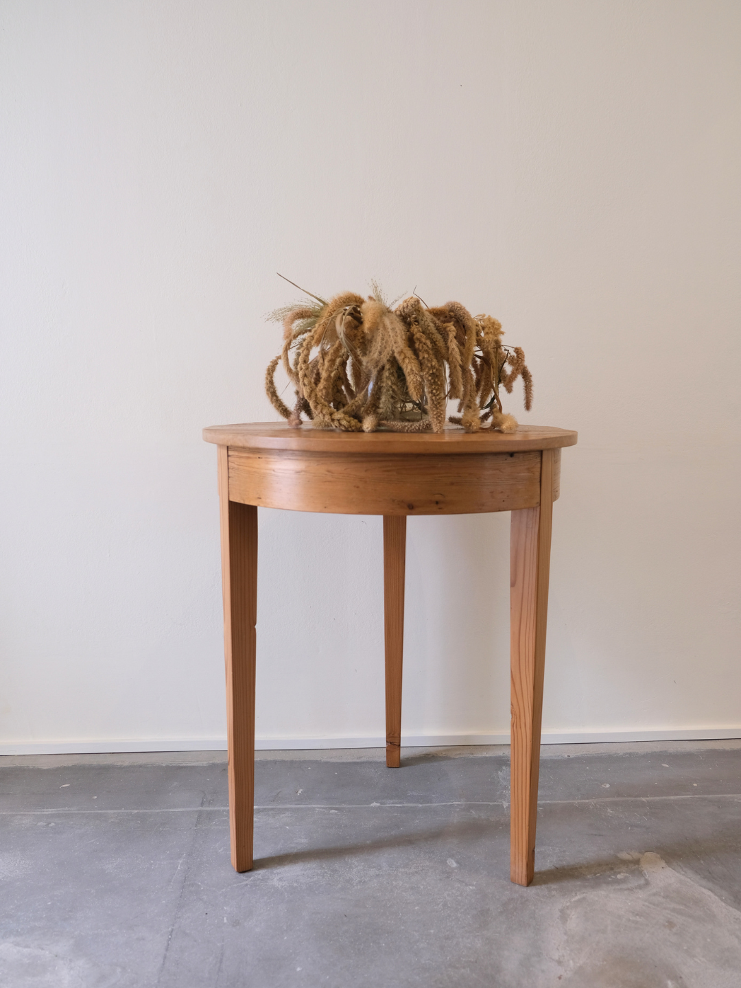 Allan Lutge Oregon Pine Three-Legged Round Table