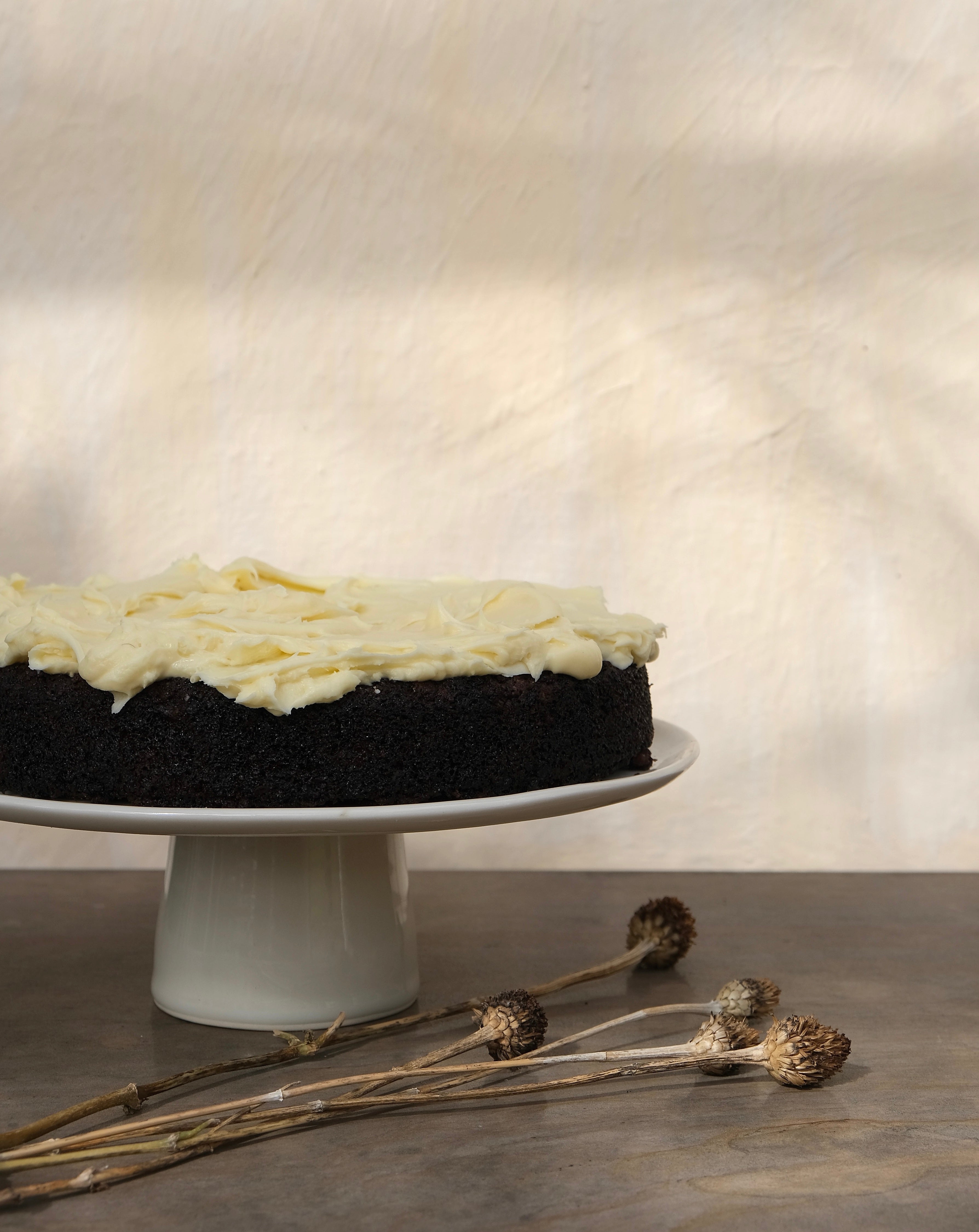 Classic Cake Stand in Almond